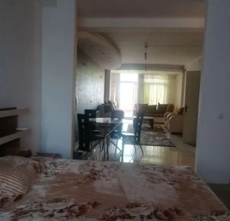 آپارتمان تمیز در خیابان مولانا بابلسر